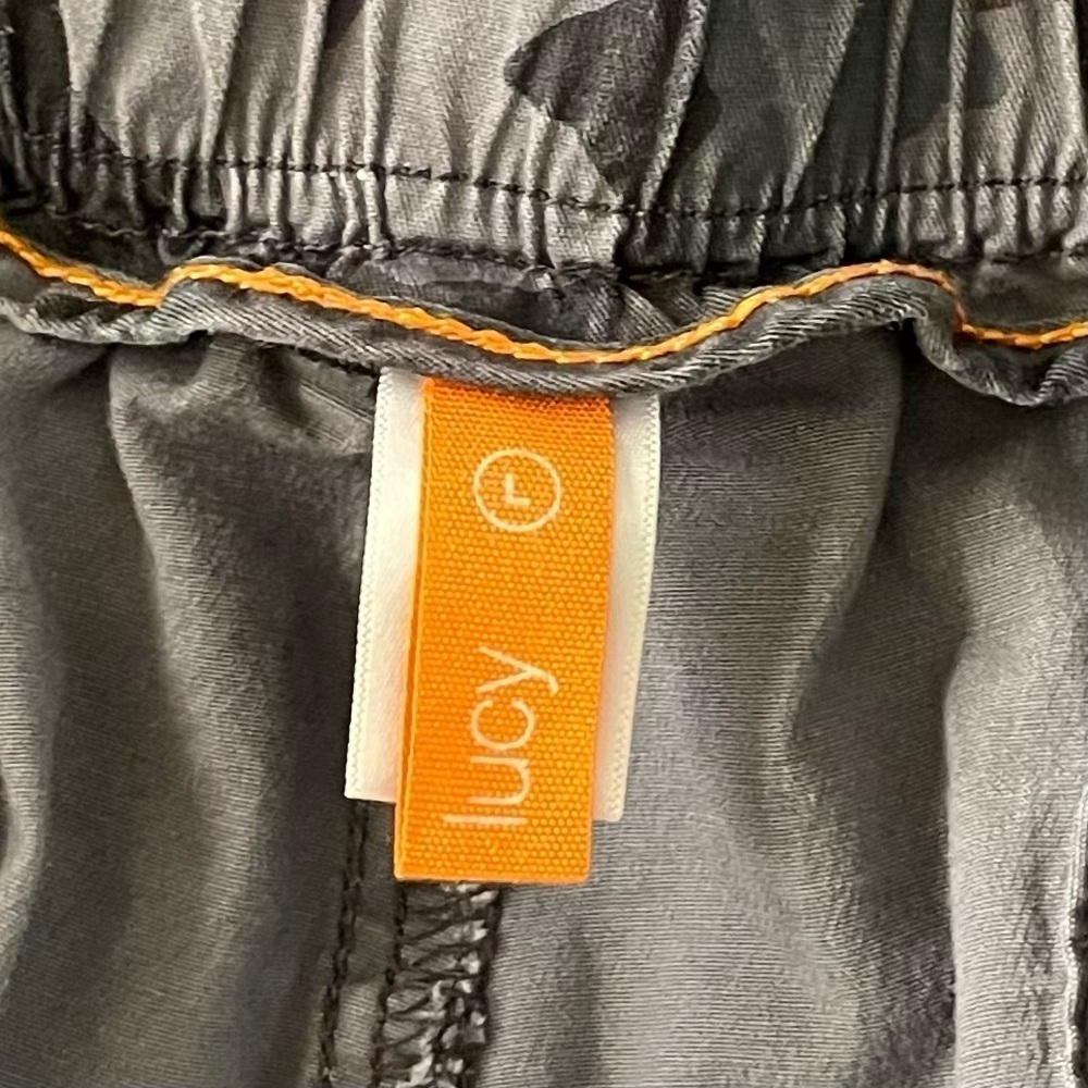 Lucy floral camo shorts sz large - Picture 5 of 10